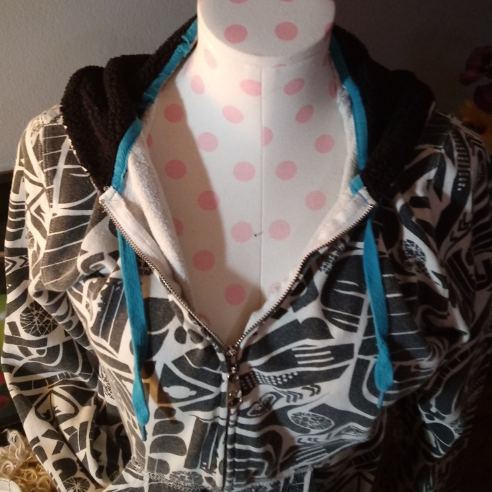 Cute Roxy Hoodie! - Picture 3 of 6
